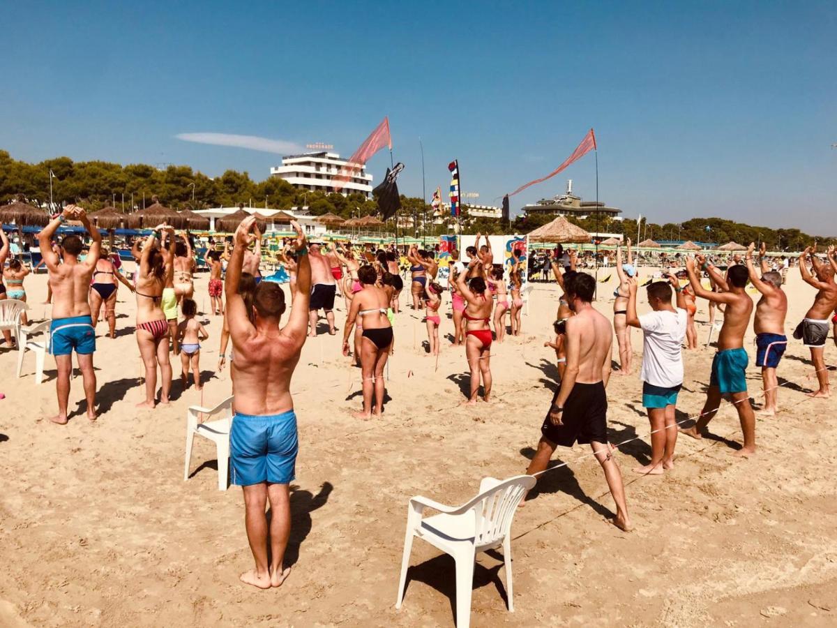 Zenit Hotel Giulianova Bagian luar foto