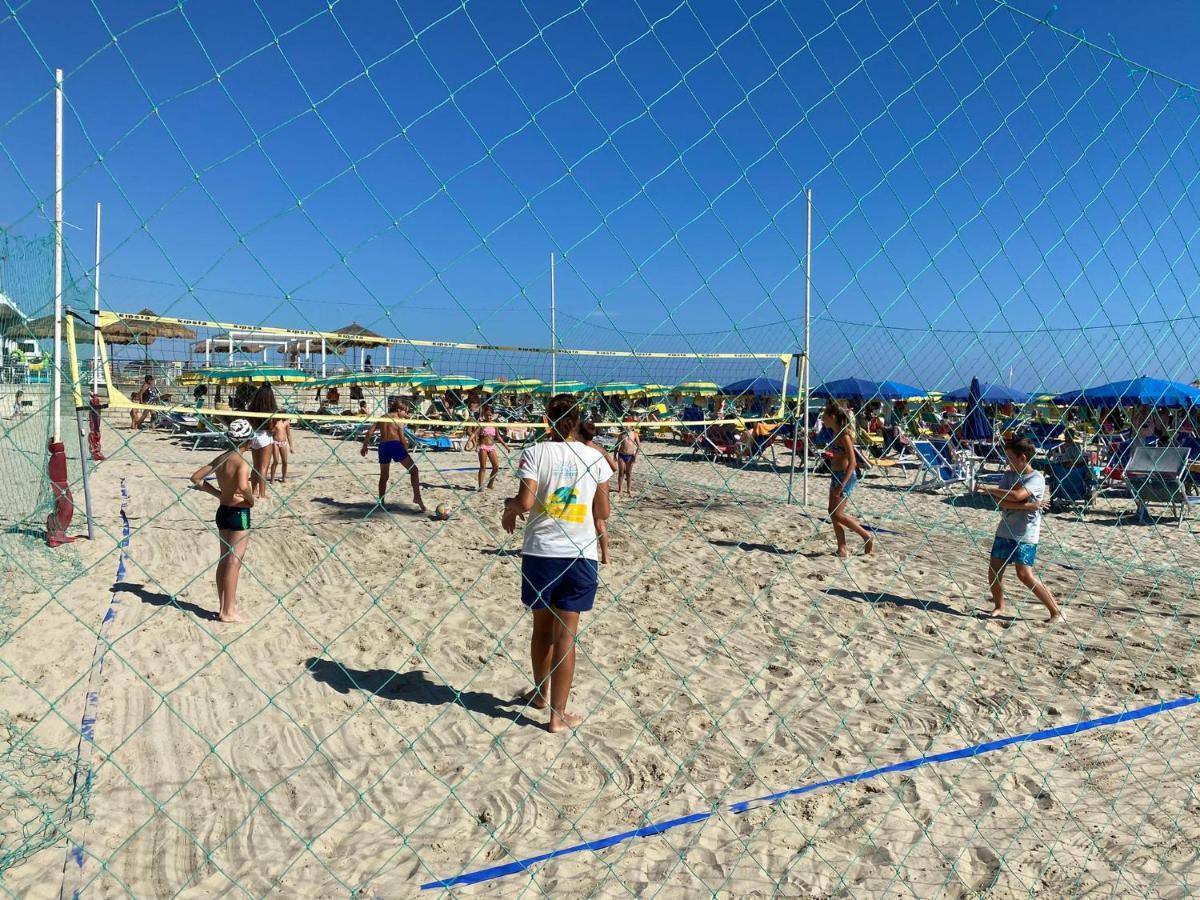 Zenit Hotel Giulianova Bagian luar foto